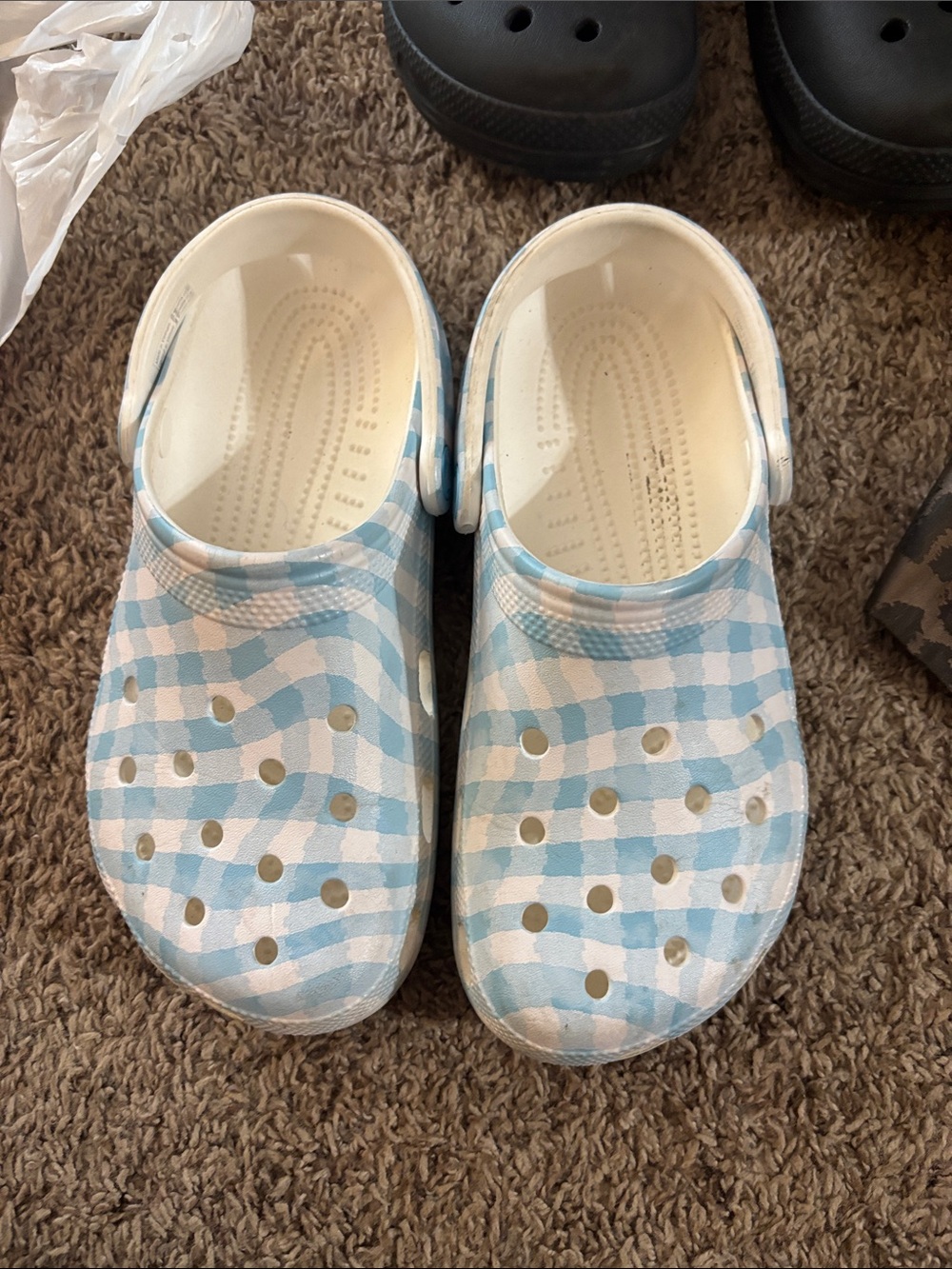 Womans 6-8 crocs Light Blue Gingham Foam Slip-On Clogs
